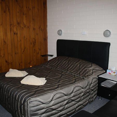 Nhill Oasis Motel Екстериор снимка
