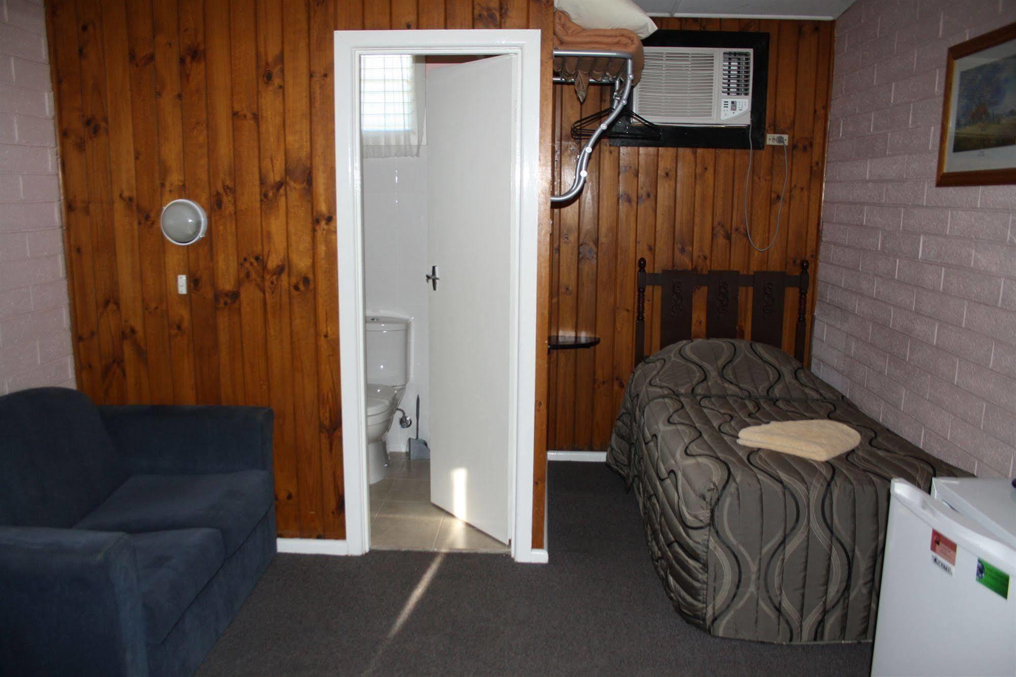 Nhill Oasis Motel Екстериор снимка